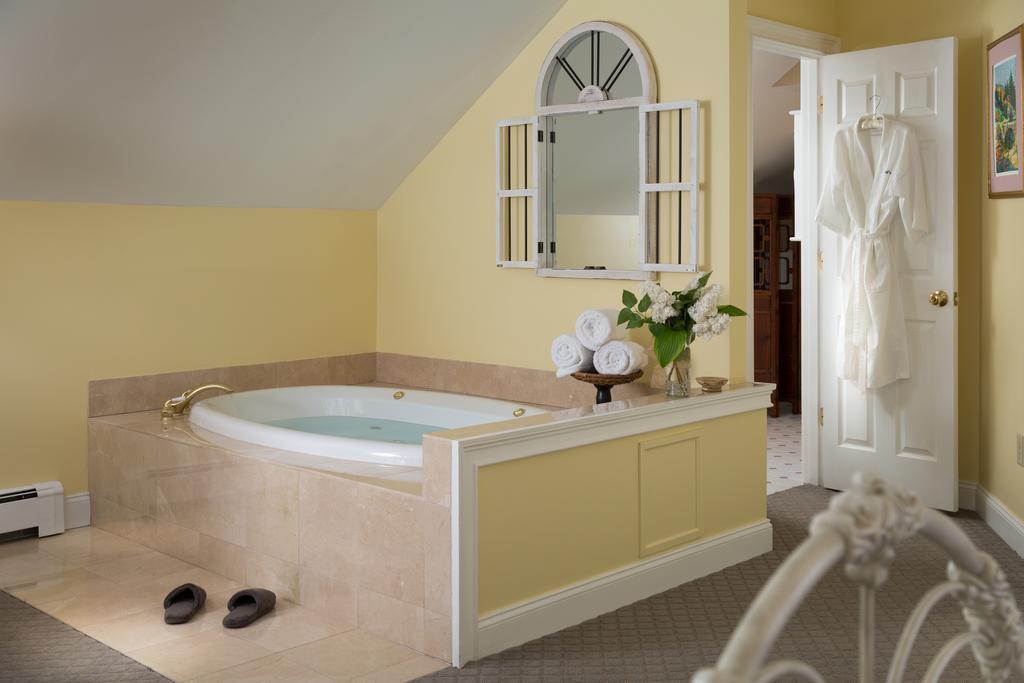 Wolf Cove Inn Poland المظهر الخارجي الصورة